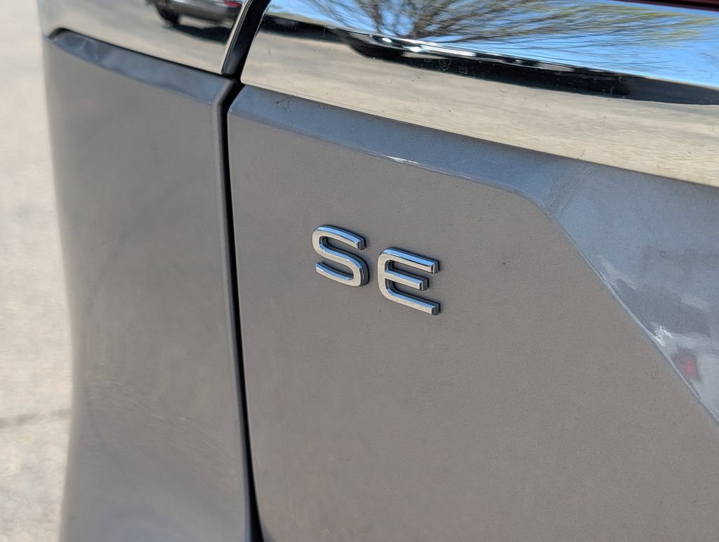 Used 2025 Volkswagen Atlas SE AWD/4WD image 11