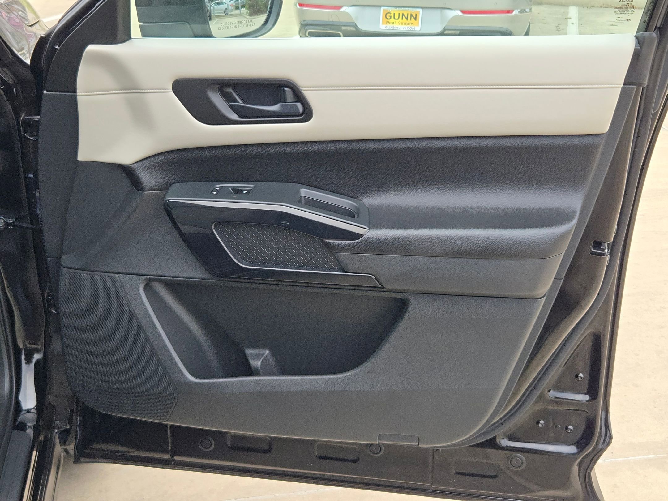 Used 2023 Nissan Pathfinder SV image 32