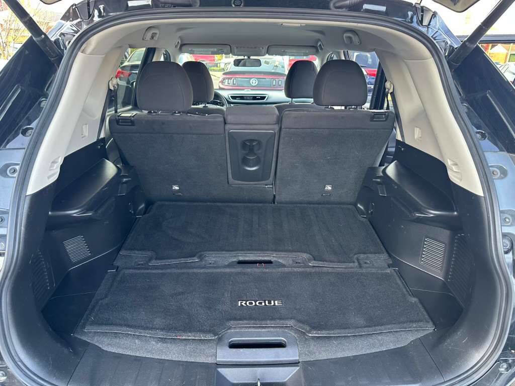 Used 2016 Nissan Rogue SV w/ SV Premium Package image 24