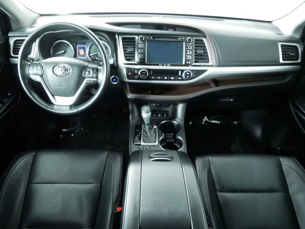 Used 2018 Toyota Highlander XLE image 17