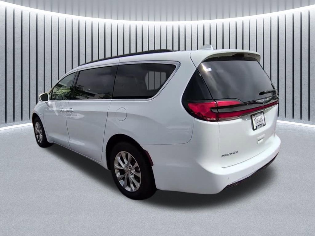 Used 2022 Chrysler Pacifica Touring-L AWD/4WD image 13