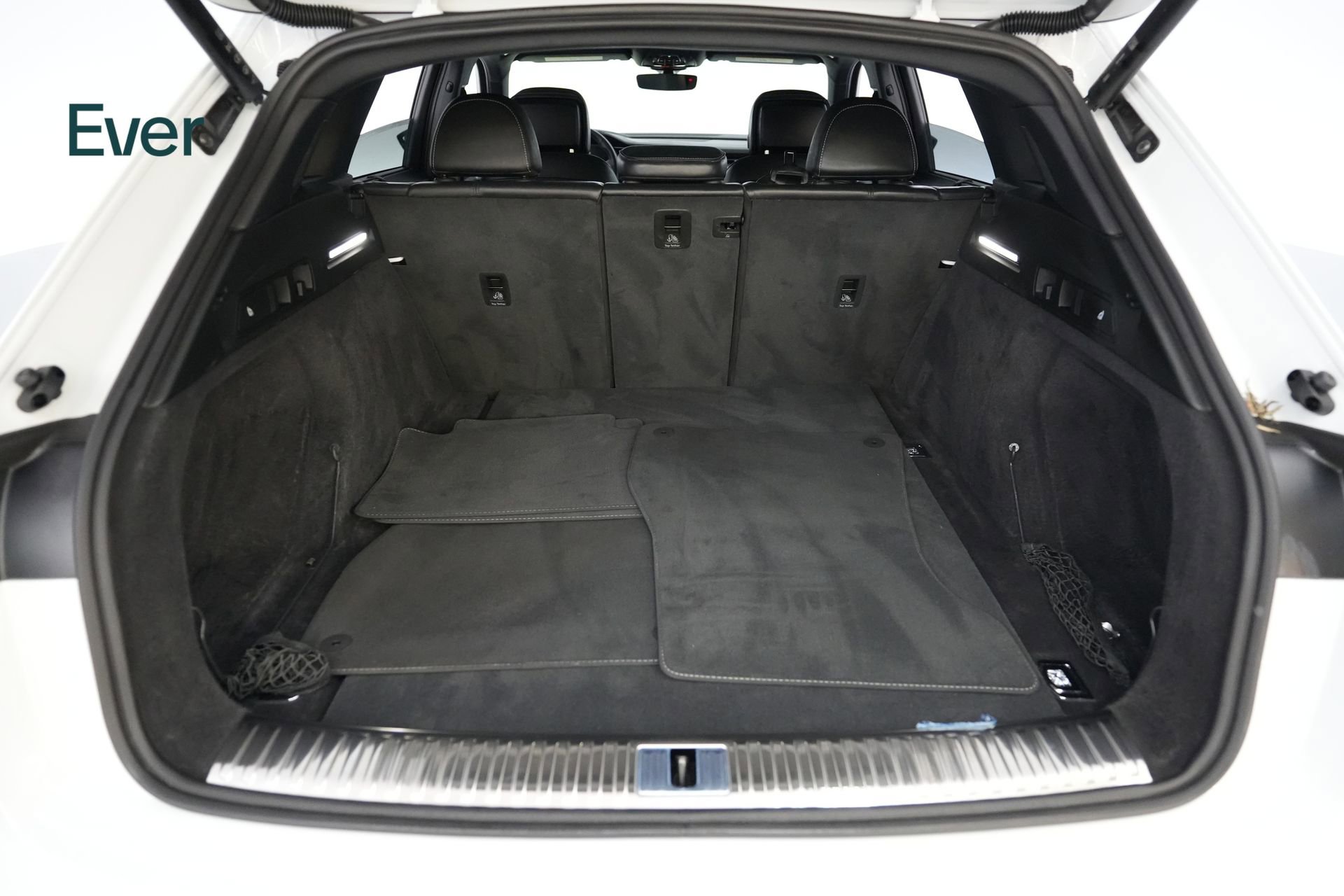 Used 2023 Audi e-tron Chronos image 8