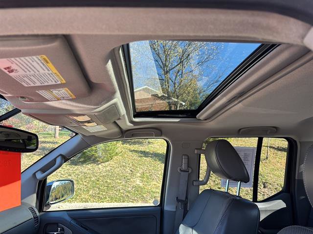 Used 2015 Nissan Frontier SL w/ Moonroof Package image 15