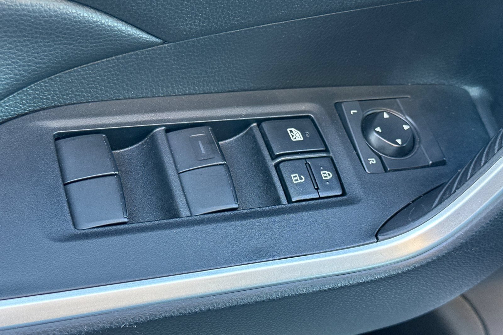 Used 2024 Toyota RAV4 LE AWD/4WD image 13
