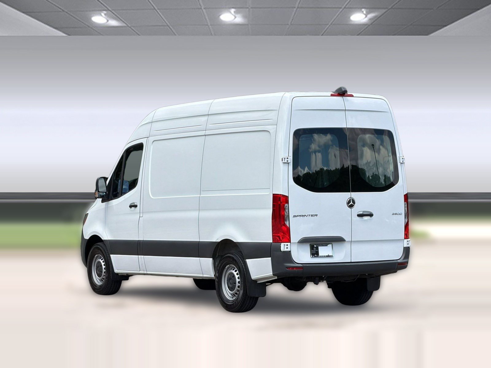 Used 2025 Mercedes-Benz Sprinter 2500 image 3