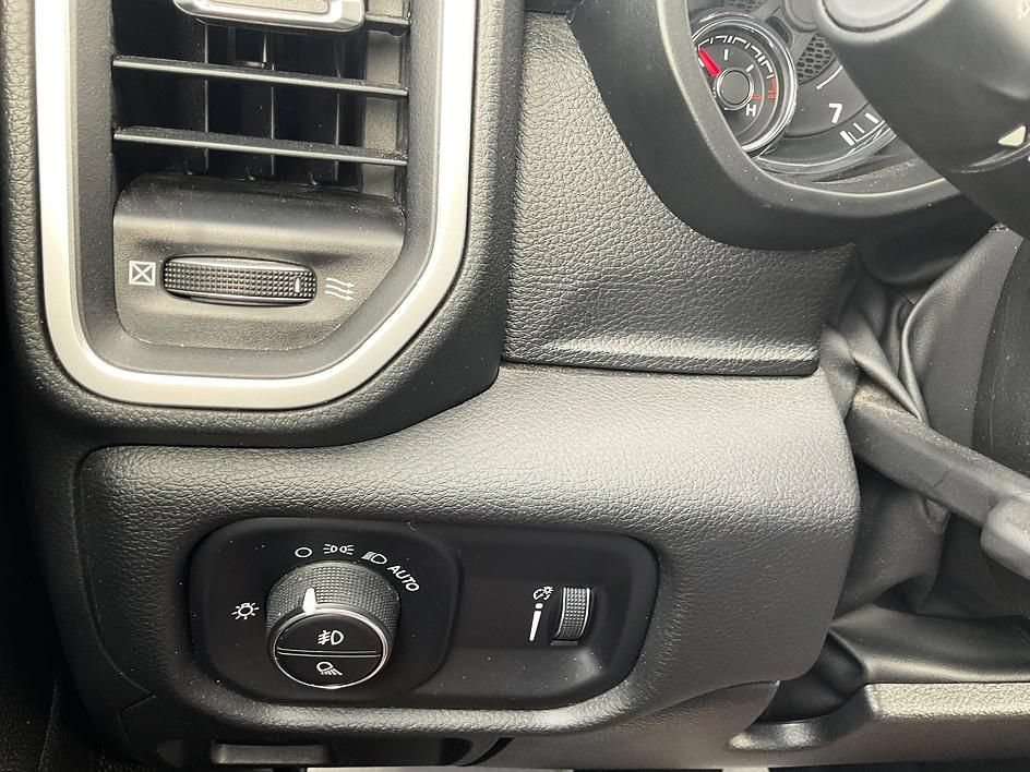 Used 2023 RAM 1500 Big Horn AWD/4WD image 25
