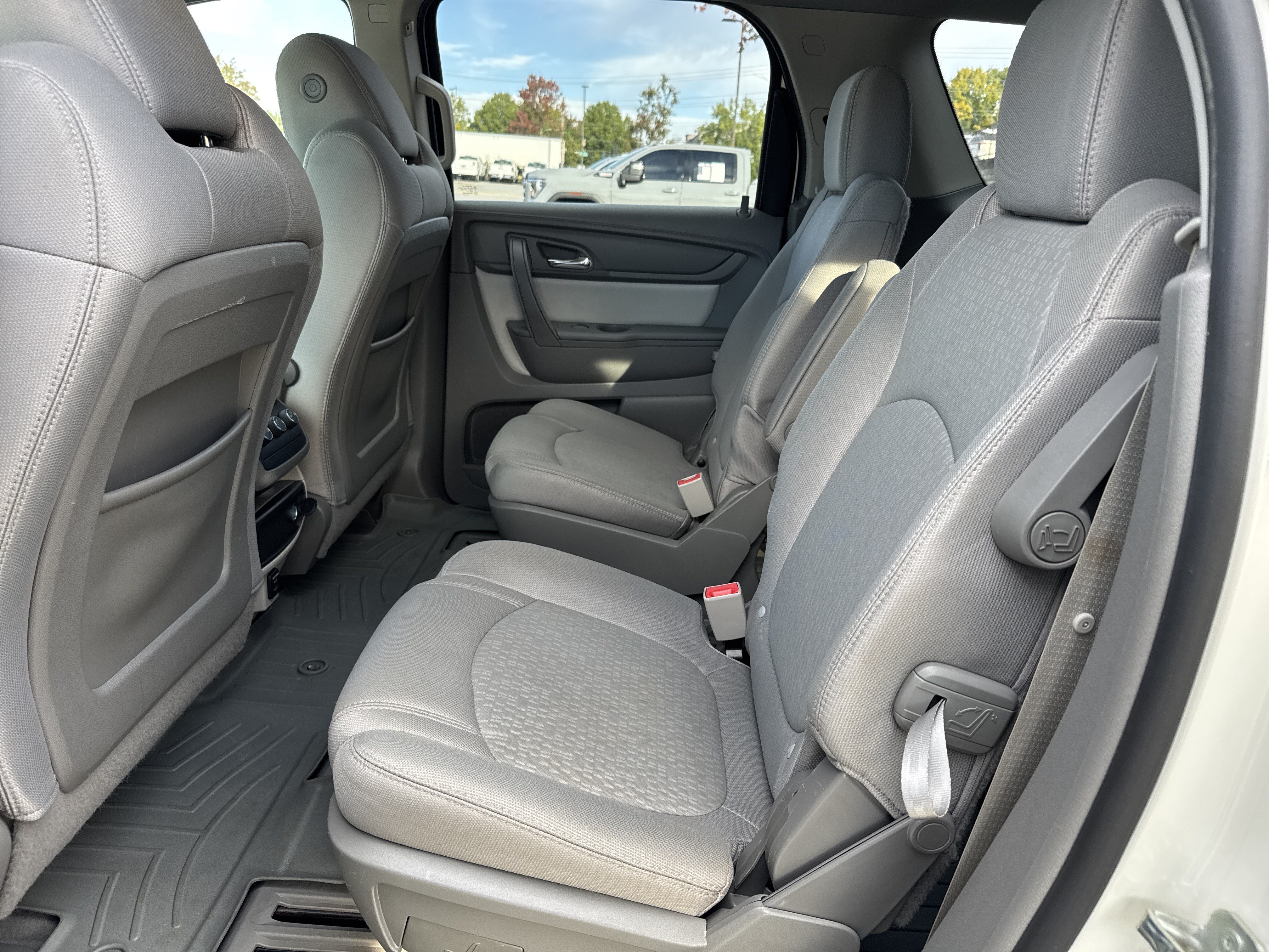Used 2014 GMC Acadia SLE FWD image 28