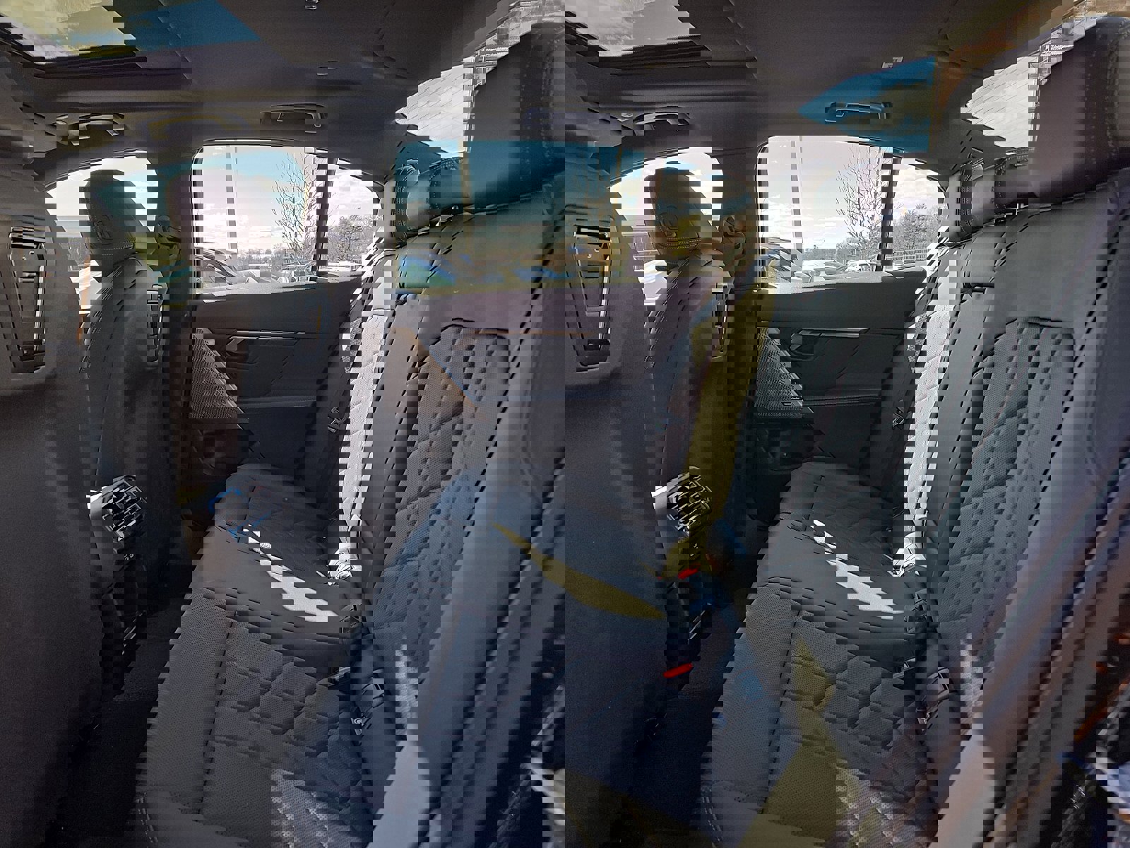 Used 2024 BMW i5 eDrive40i w/ Premium Package image 11