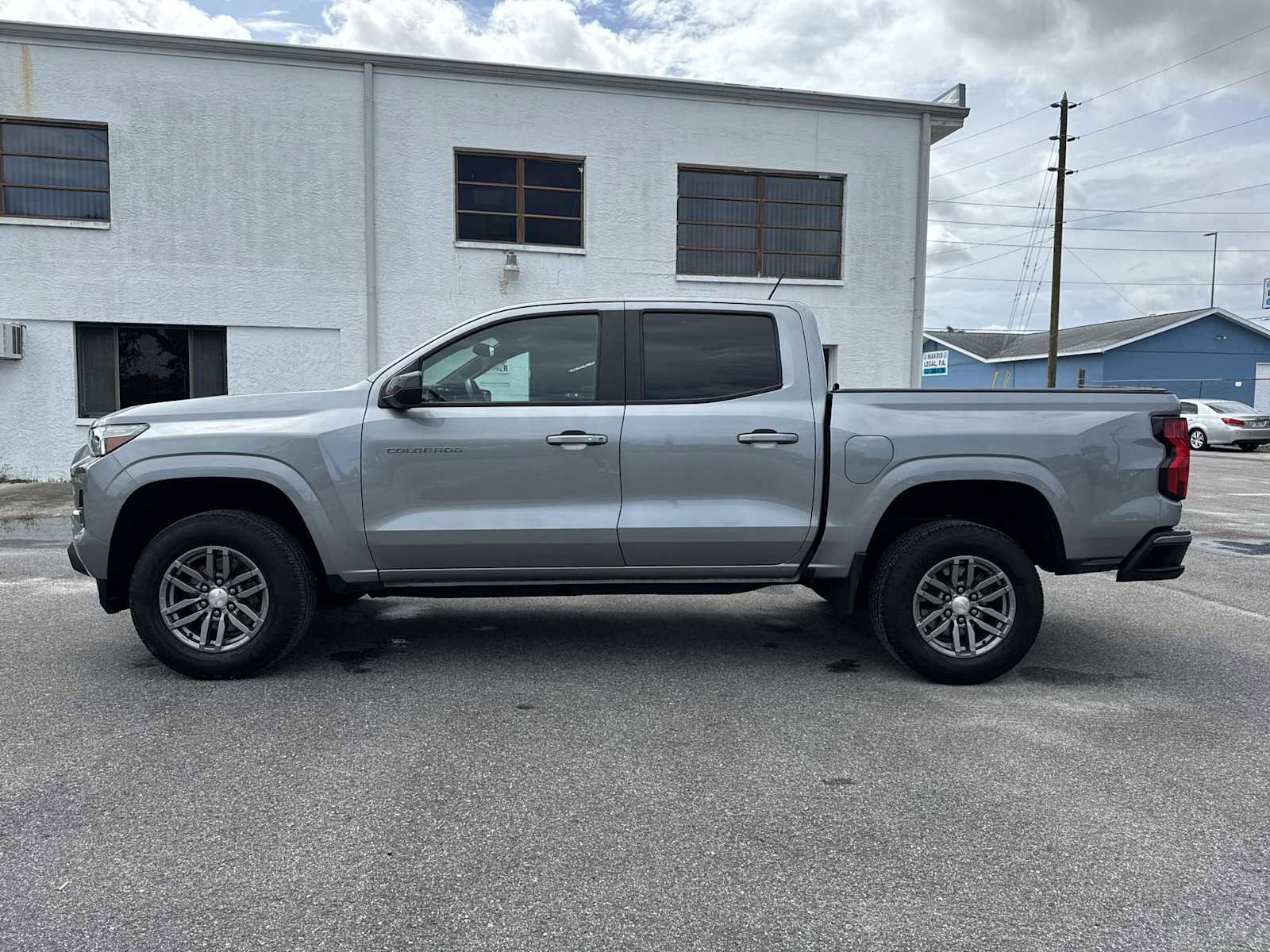Used 2023 Chevrolet Colorado LT RWD image 3