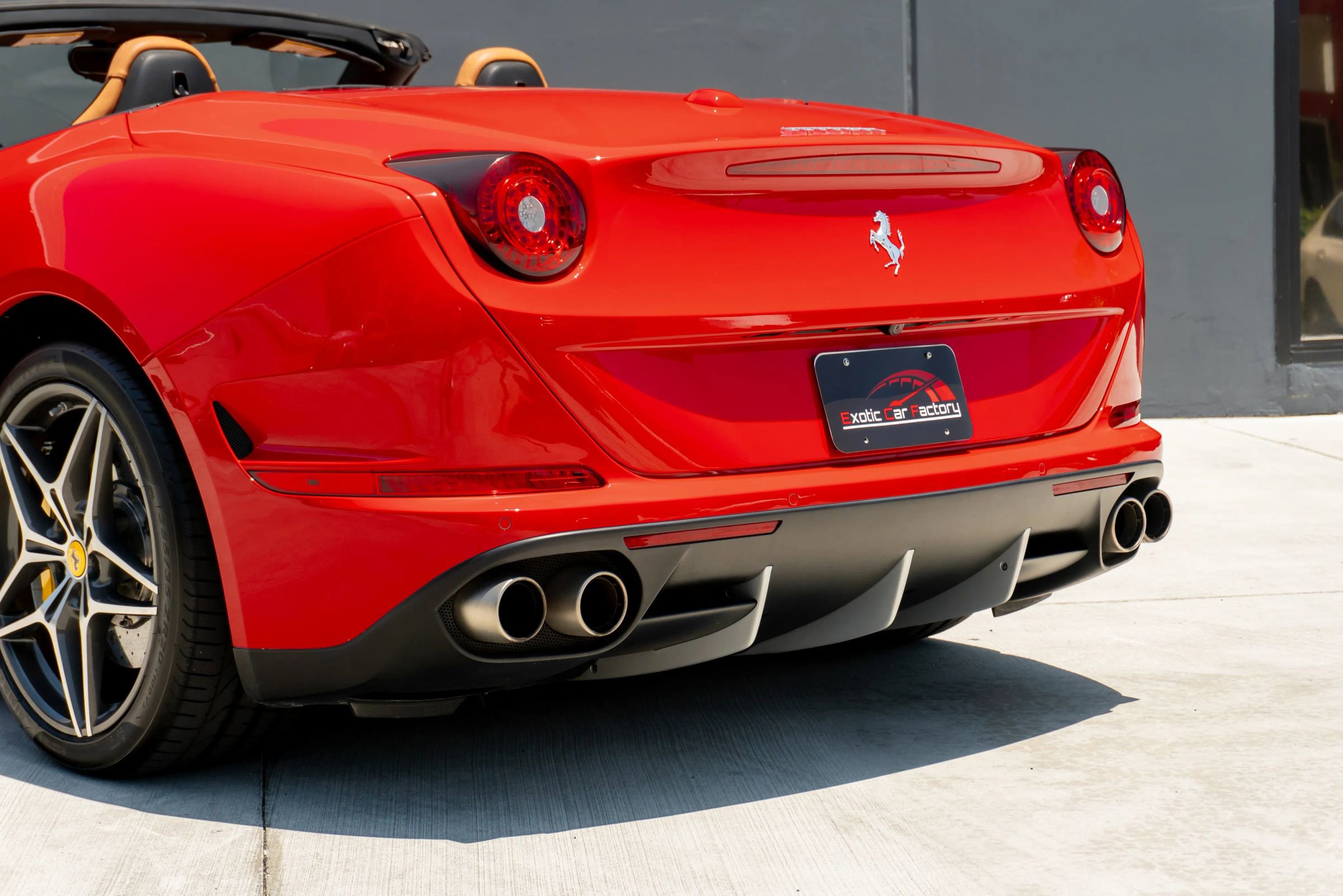 Used 2016 Ferrari California T RWD image 41