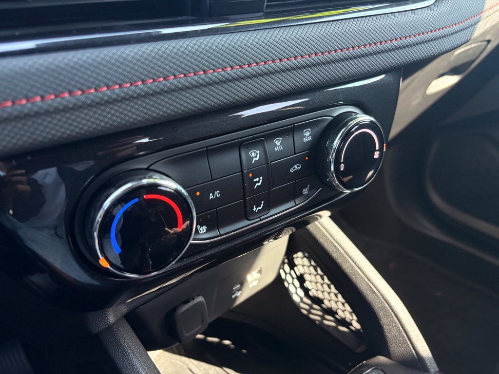 Used 2025 Chevrolet TrailBlazer RS FWD image 18