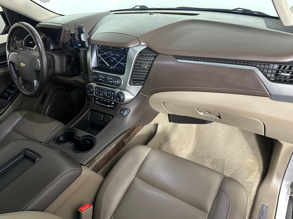 Used 2020 Chevrolet Suburban LT AWD/4WD image 34