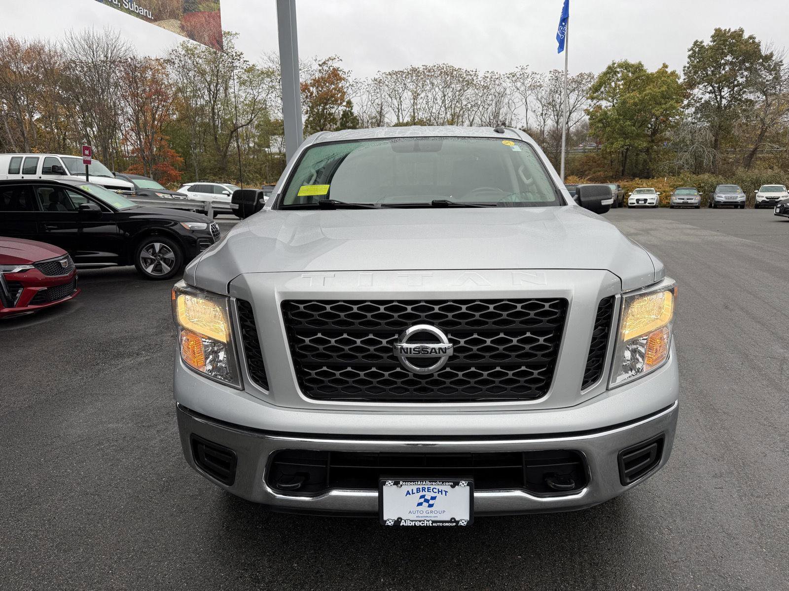 Used 2019 Nissan Titan SV image 10