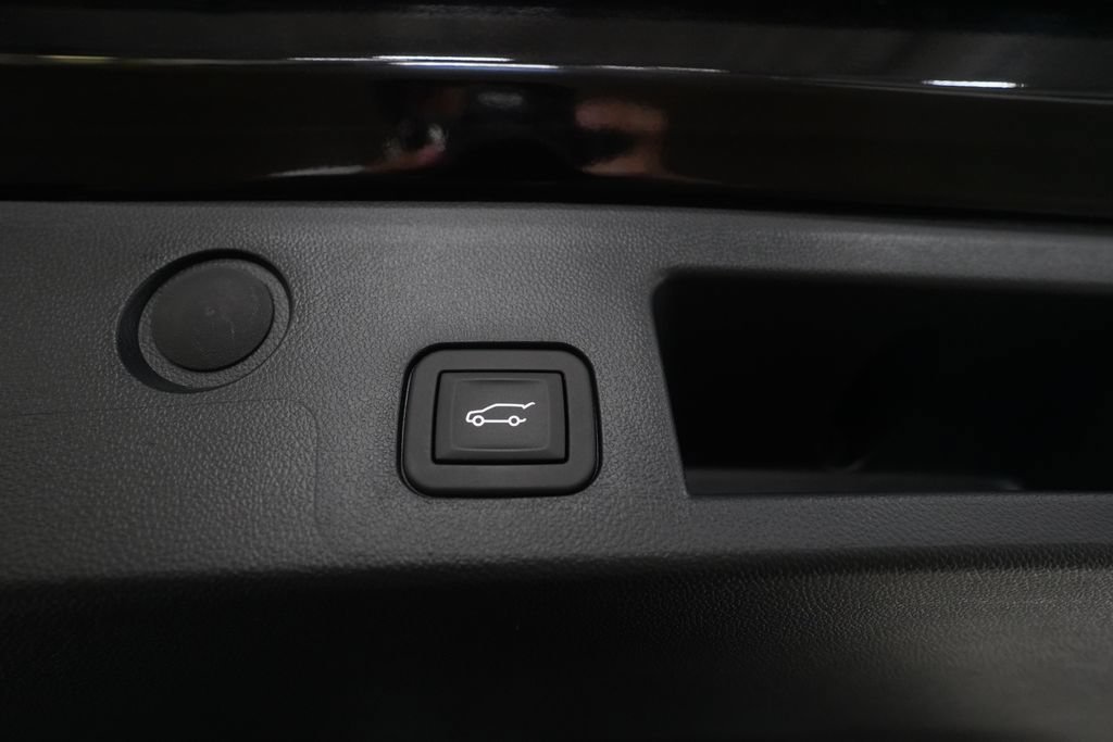 Used 2025 GMC Terrain Elevation w/ Elevation Premium Package AWD/4WD image 15