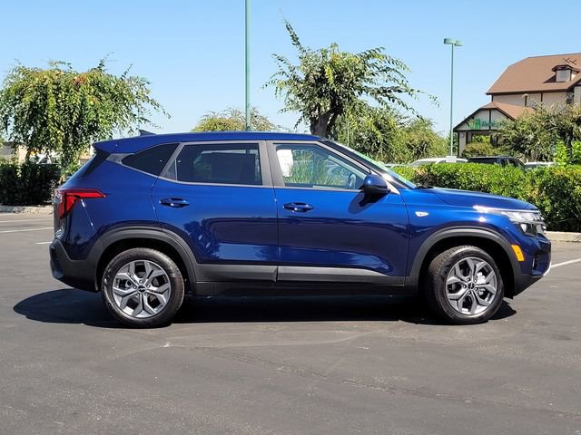 New 2026 Kia Seltos LX FWD image 3
