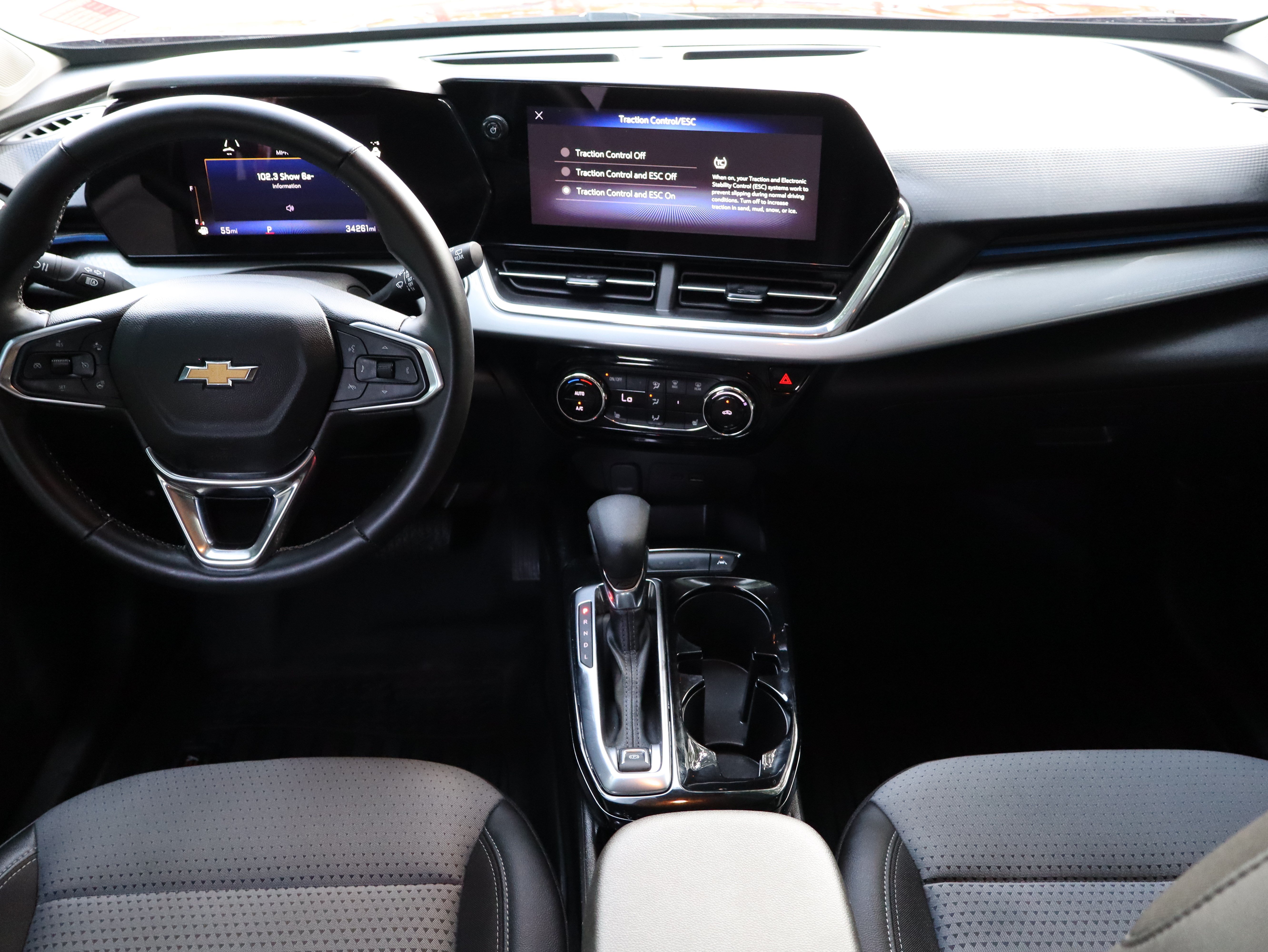Used 2025 Chevrolet Trax LT w/ Driver Confidence Package FWD image 21