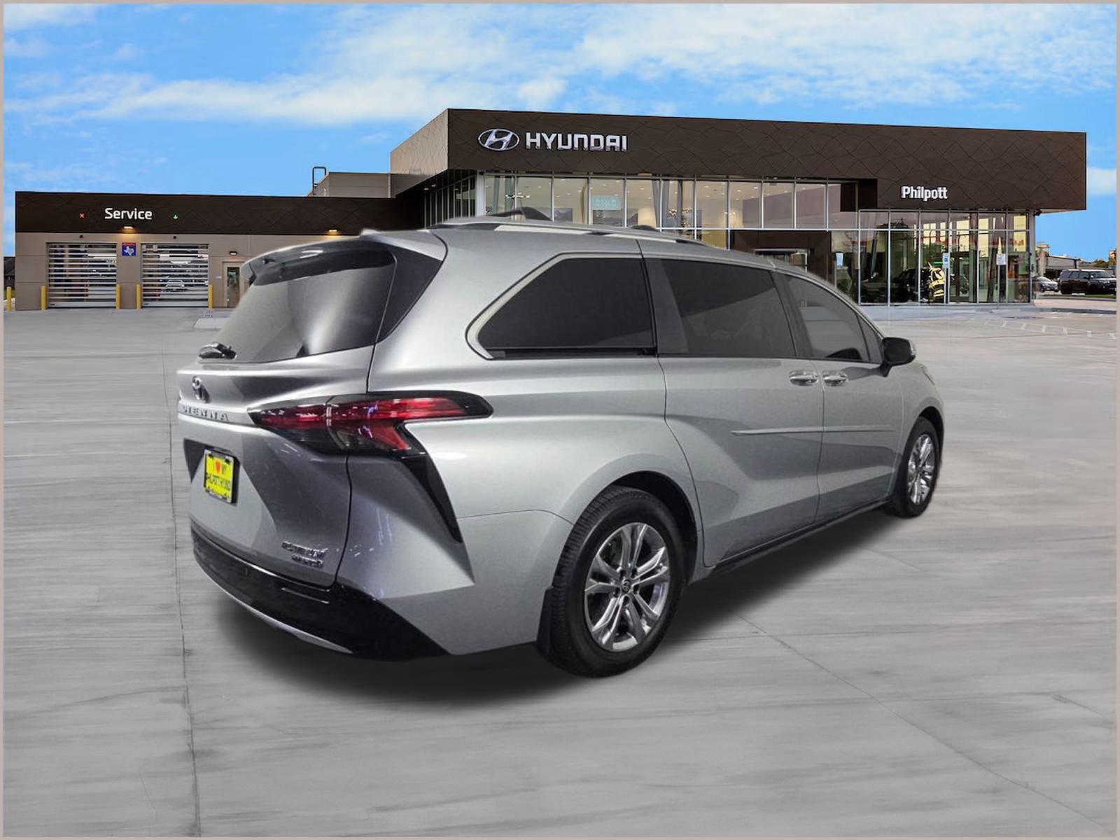 Used 2024 Toyota Sienna Platinum image 9