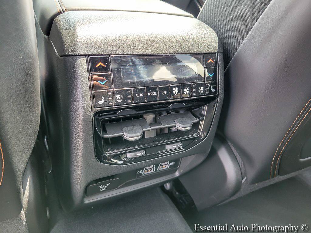Used 2024 Jeep Grand Cherokee Summit AWD/4WD image 15