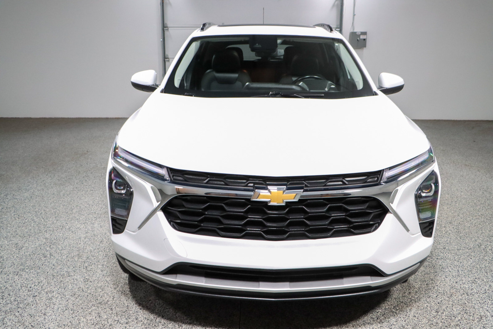 Used 2024 Chevrolet Trax LT w/ Sunroof Package FWD image 4