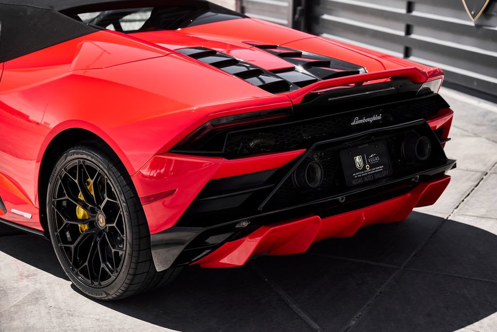 Used 2023 Lamborghini Huracan EVO RWD image 11