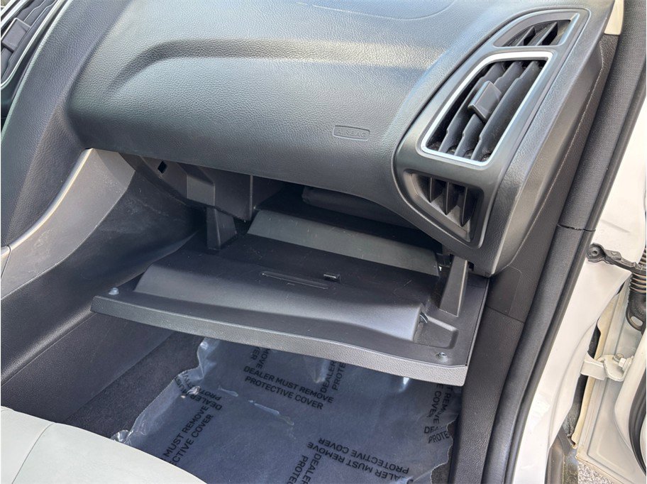 Used 2015 Ford Focus Titanium FWD image 39