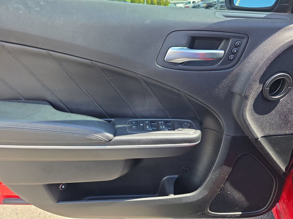 Used 2018 Dodge Charger R/T w/ Plus Group RWD image 17