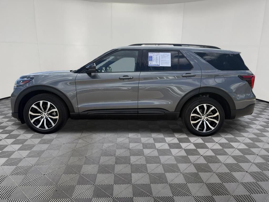 Used 2025 Ford Explorer ST-Line AWD/4WD image 4