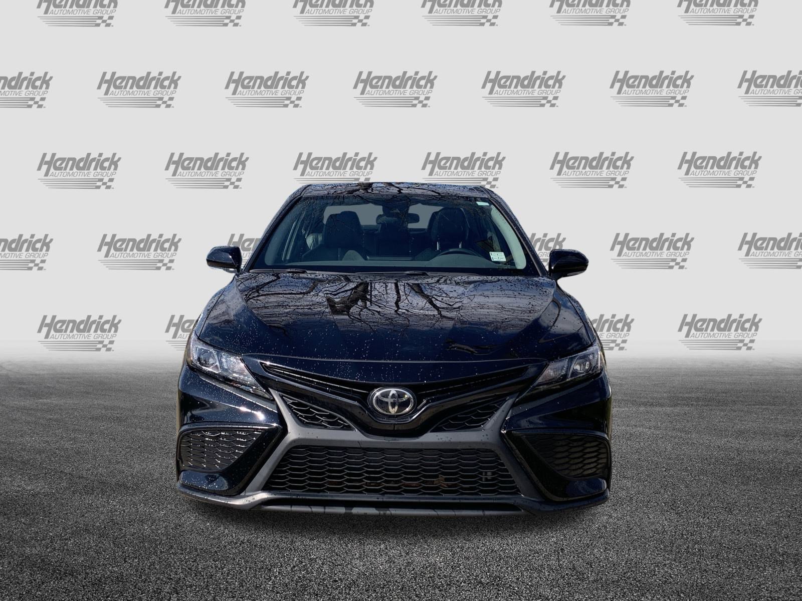 Used 2024 Toyota Camry SE image 3