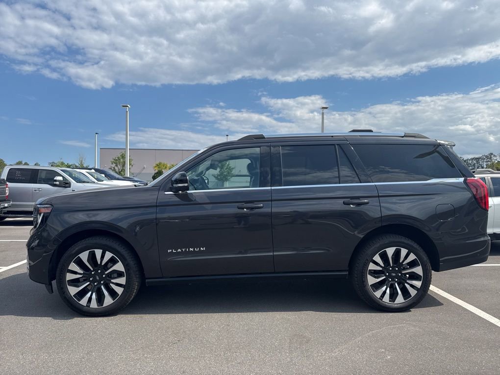 Used 2025 Ford Expedition Platinum w/ Driver's Package AWD/4WD image 4