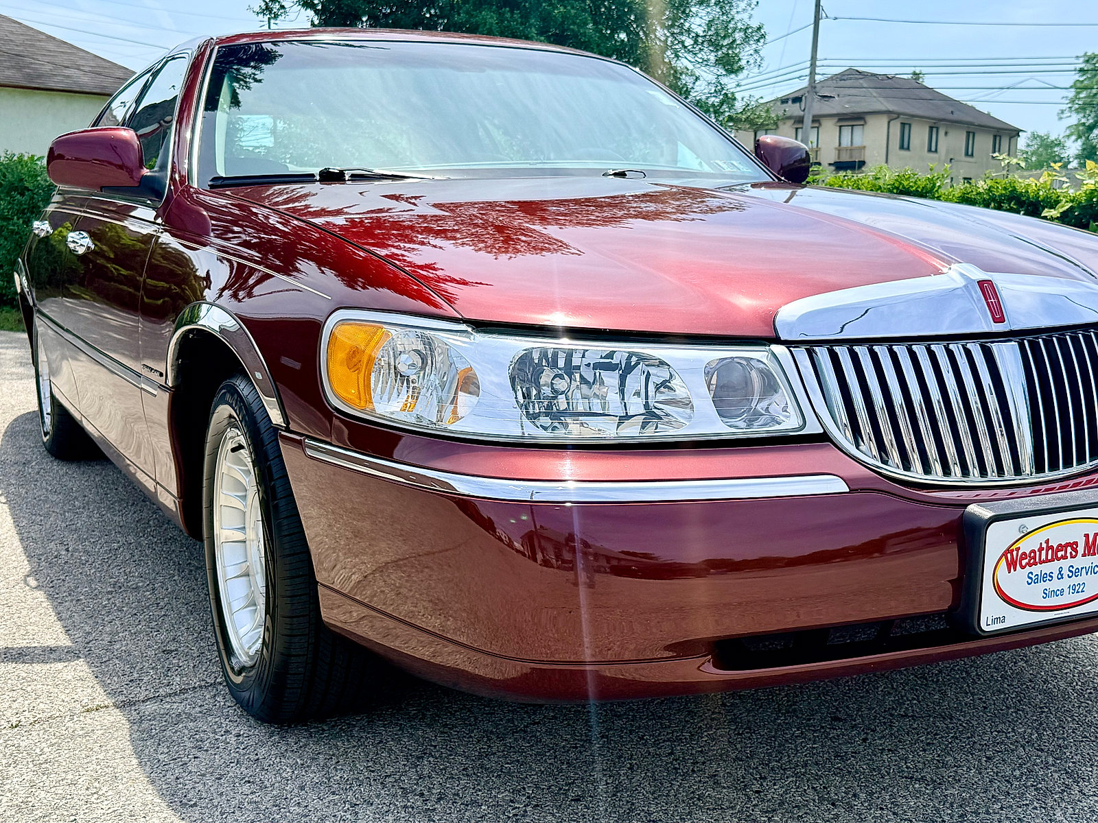 Used 2002 Lincoln Town Car Executive RWD image 16