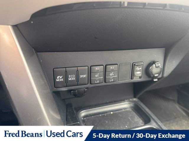 Used 2016 Toyota RAV4 Limited w/ Advanced Technology Package image 19
