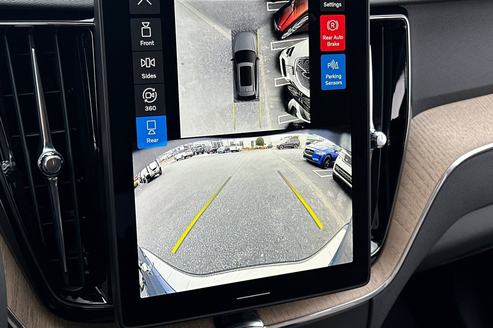 New 2026 Volvo XC60 B5 Plus w/ Protection Package Premier image 18