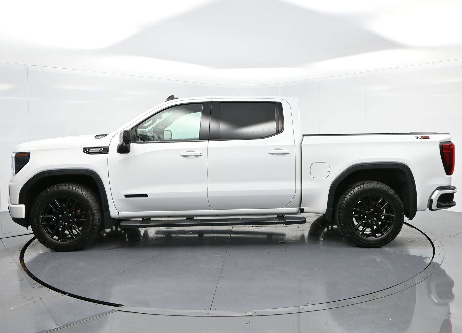 Used 2023 GMC Sierra 1500 Elevation w/ Elevation Premium Package image 4