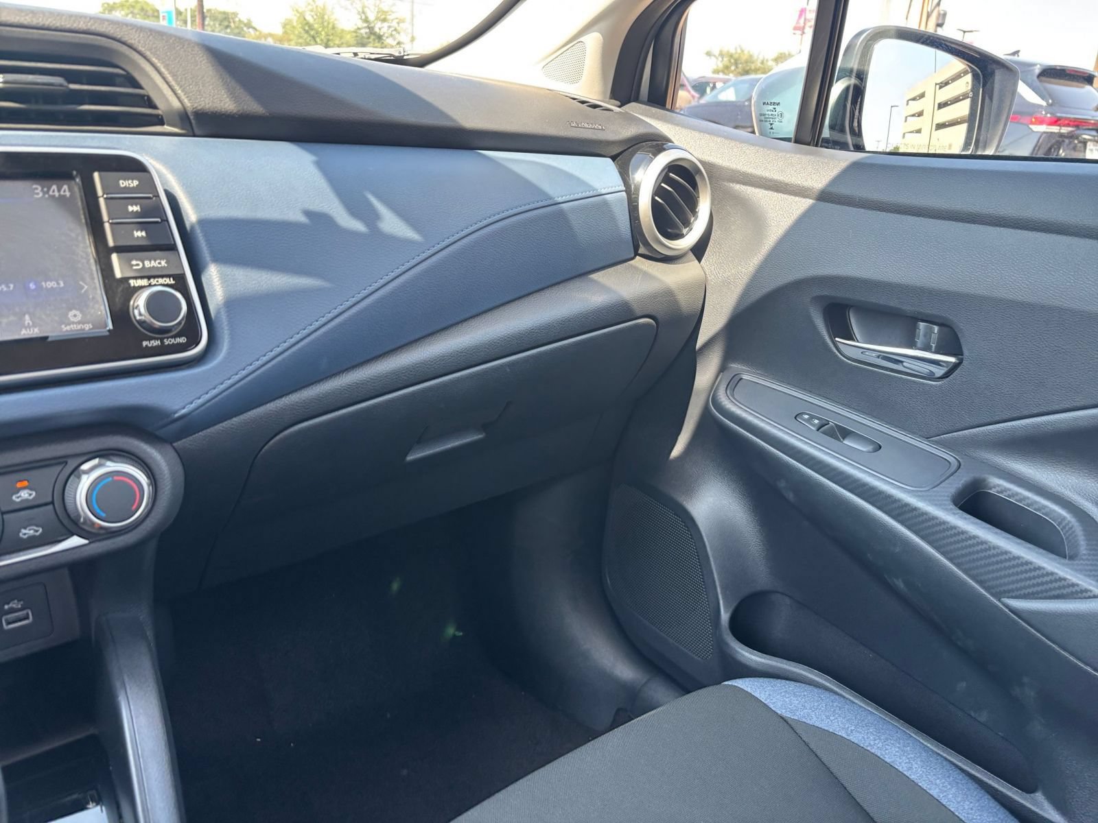 Used 2025 Nissan Versa SV FWD image 32
