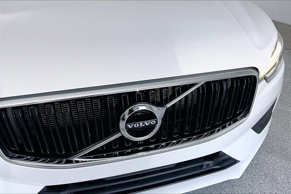 Used 2020 Volvo XC60 T5 Momentum w/ Protection Package Premier AWD/4WD image 32