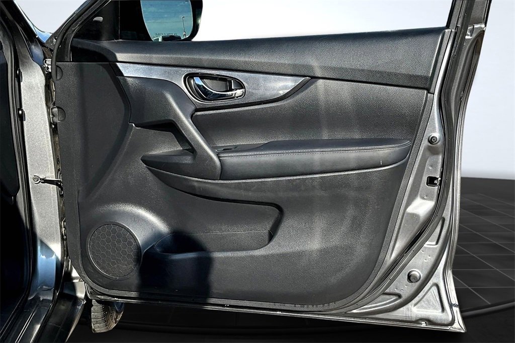 Used 2019 Nissan Rogue SV image 24