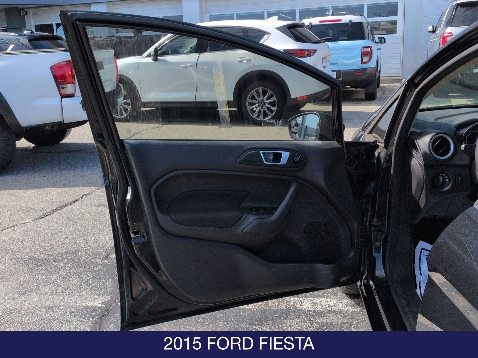 Used 2015 Ford Fiesta SE image 8