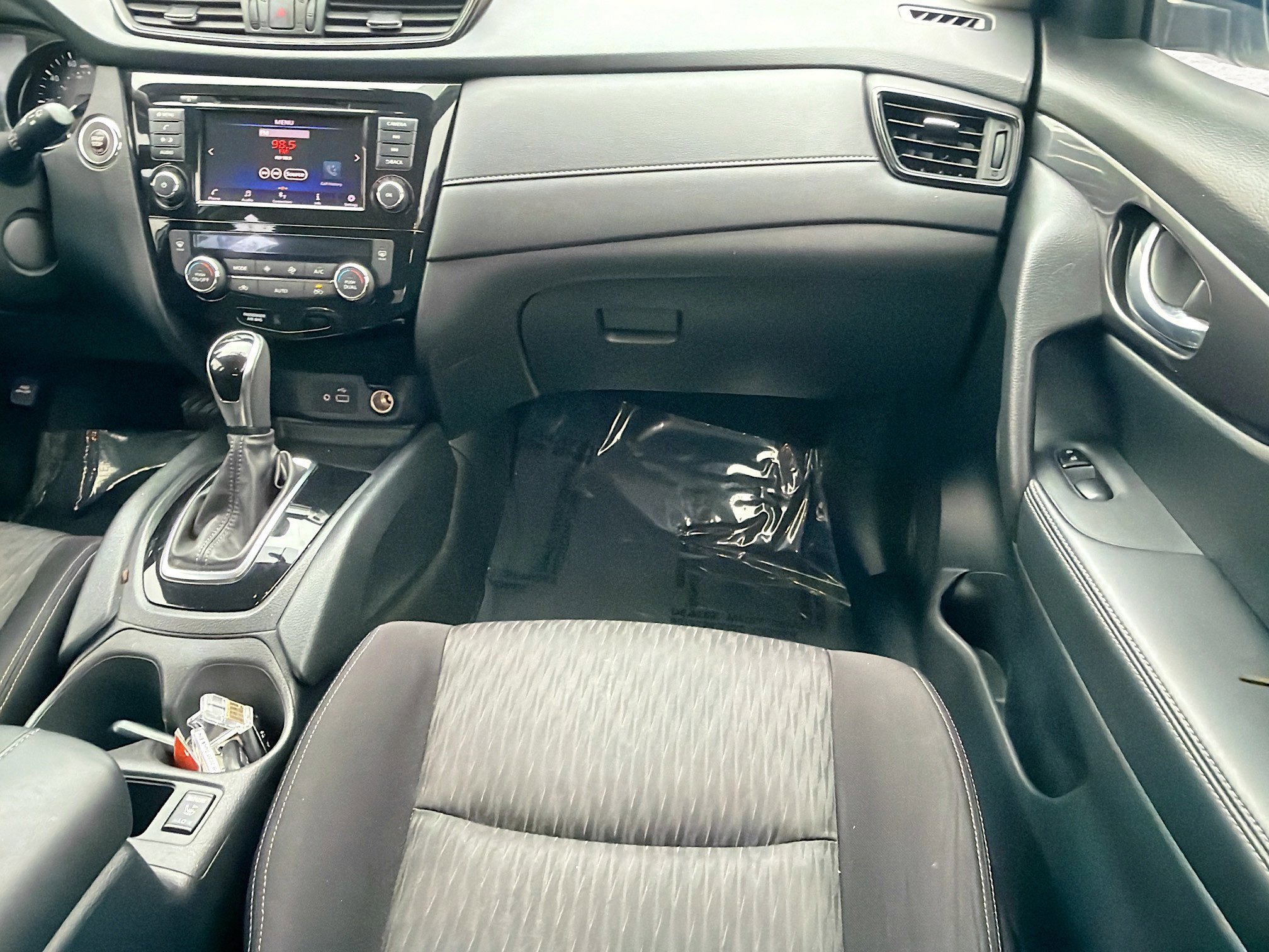 Used 2018 Nissan Rogue SV image 18