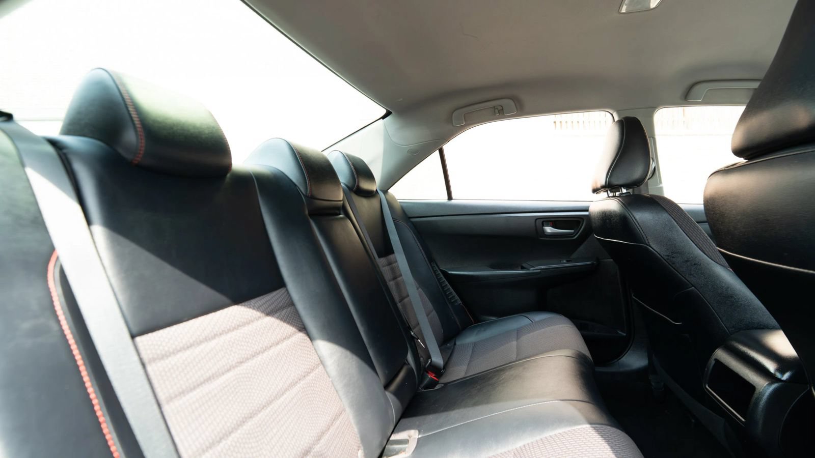 Used 2016 Toyota Camry SE FWD image 16
