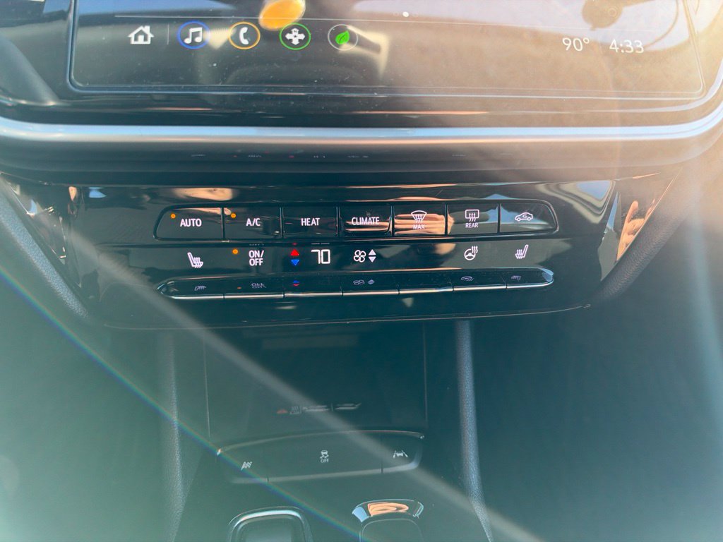 Used 2023 Chevrolet Bolt EUV LT w/ Comfort Package FWD image 15