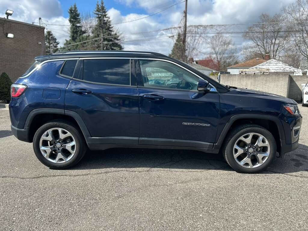 Used 2017 Jeep Compass Limited AWD/4WD image 4