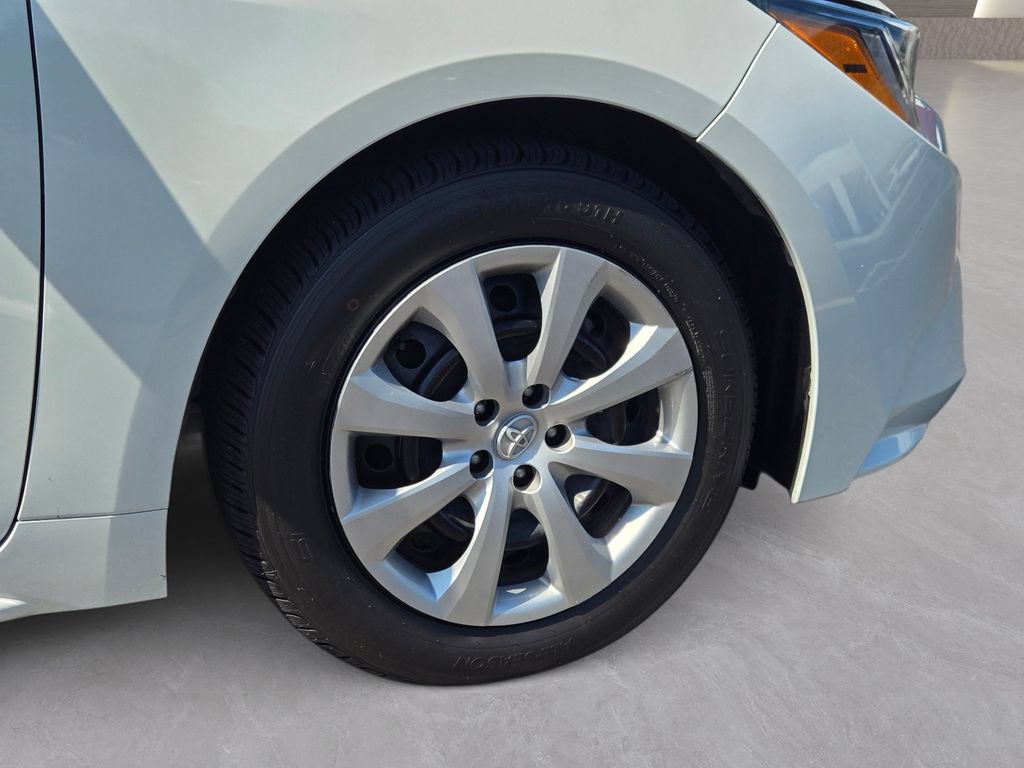 Used 2025 Toyota Corolla LE FWD image 11