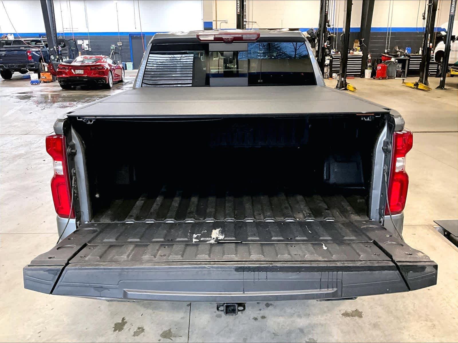 Used 2022 Chevrolet Silverado 1500 High Country w/ Technology Package AWD/4WD image 32