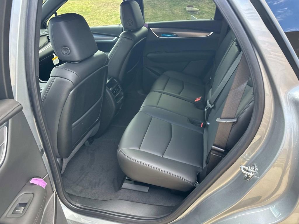 New 2025 Cadillac XT5 Luxury image 16