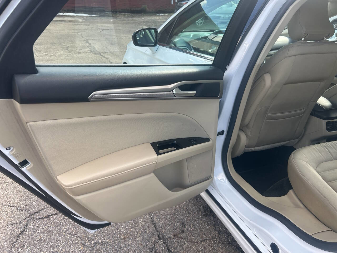 Used 2015 Ford Fusion SE image 22