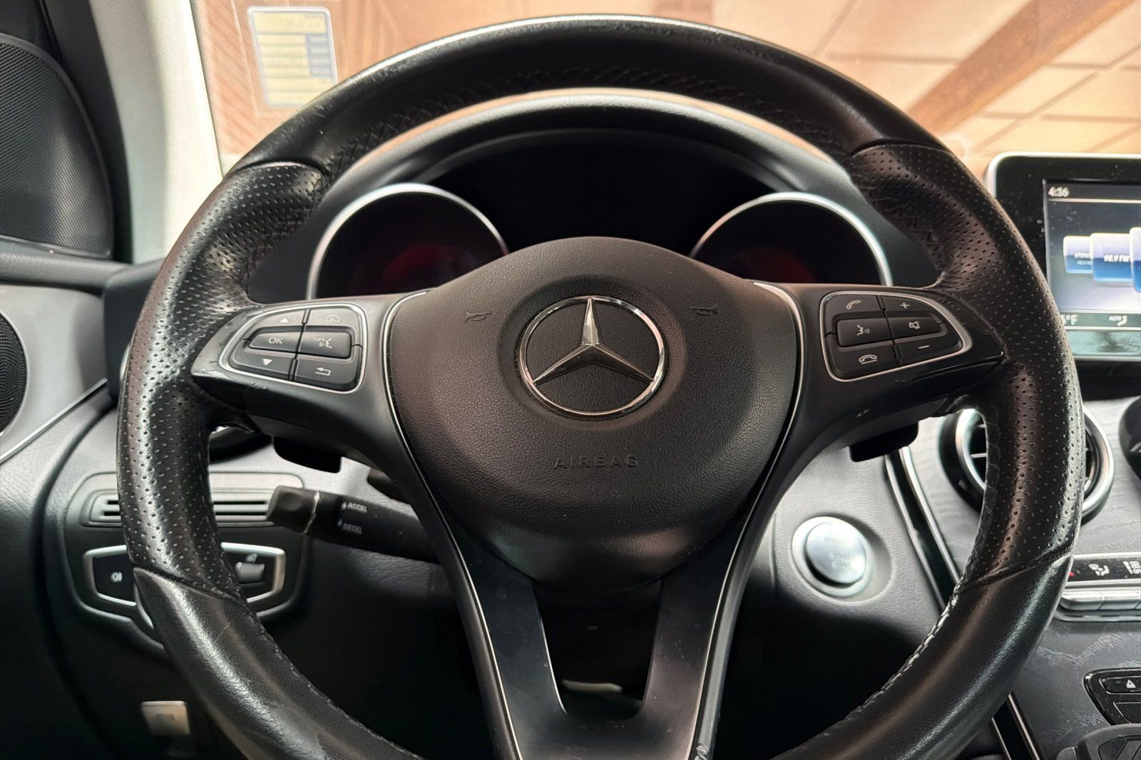 Used 2019 Mercedes-Benz GLC 300 4MATIC image 31
