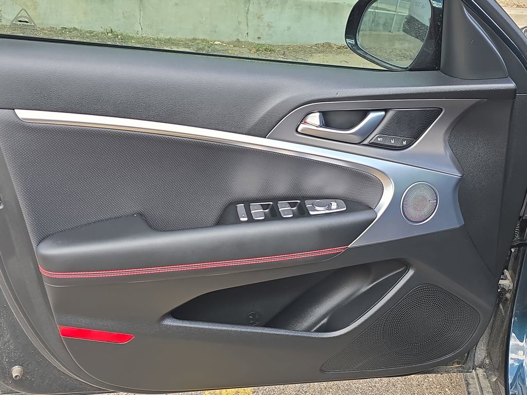 Used 2025 Genesis G70 2.5T w/ Sport Prestige Package image 25