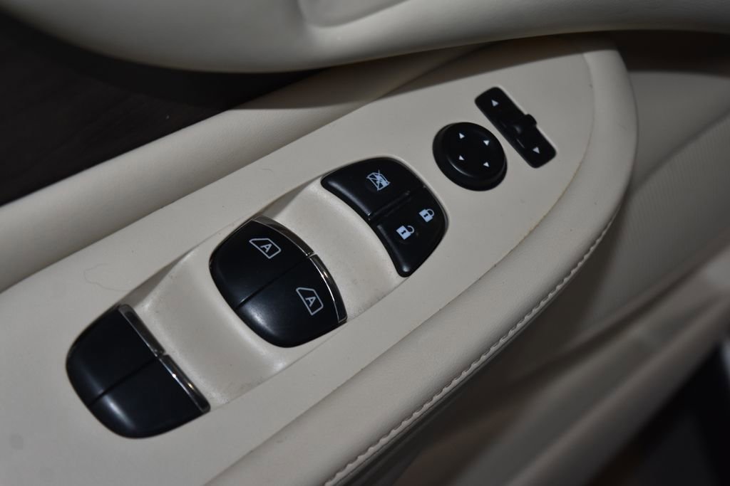 Used 2019 Nissan Murano Platinum w/ Cargo Package image 6