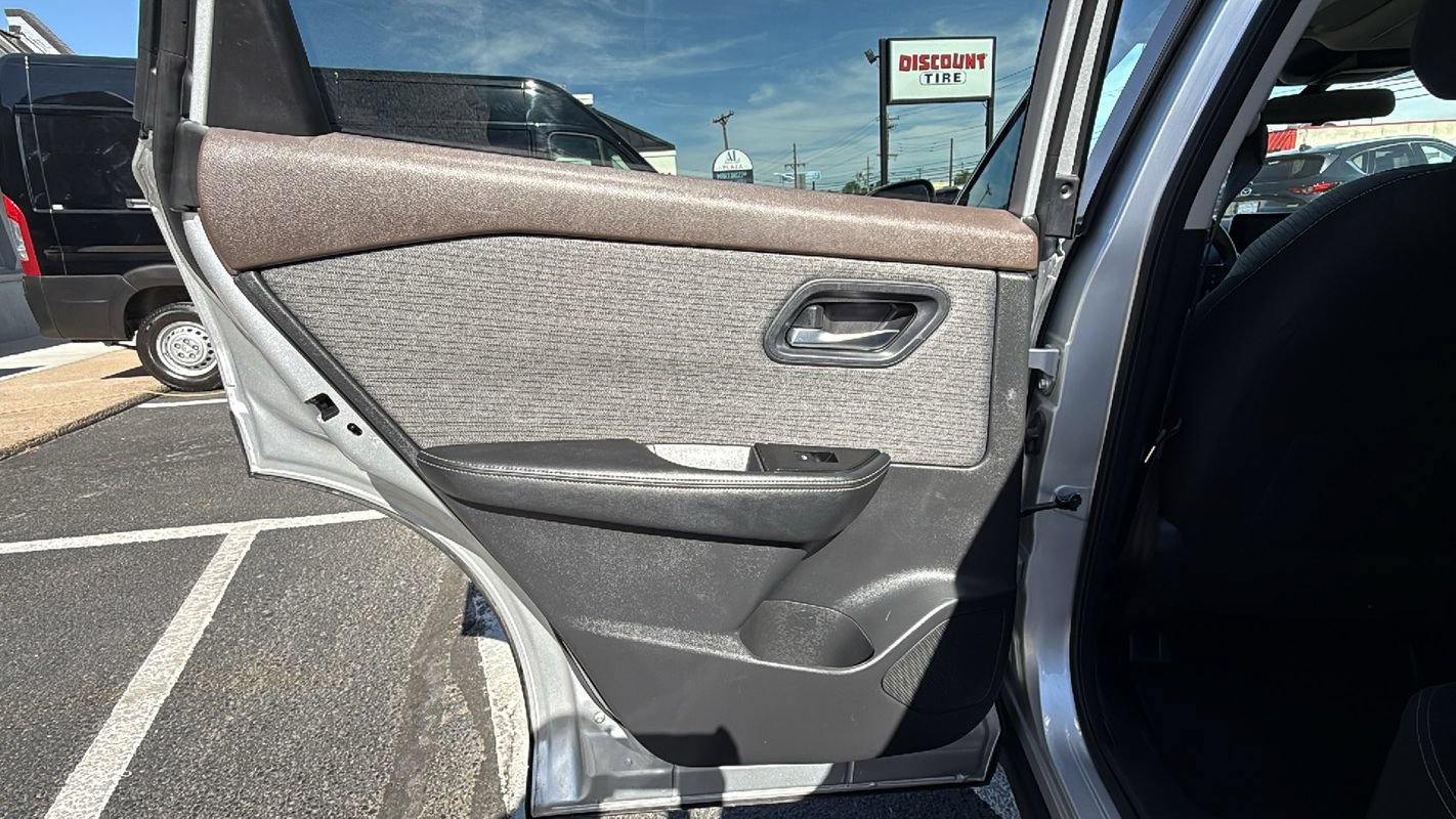 Used 2022 Nissan Rogue SV AWD/4WD image 11