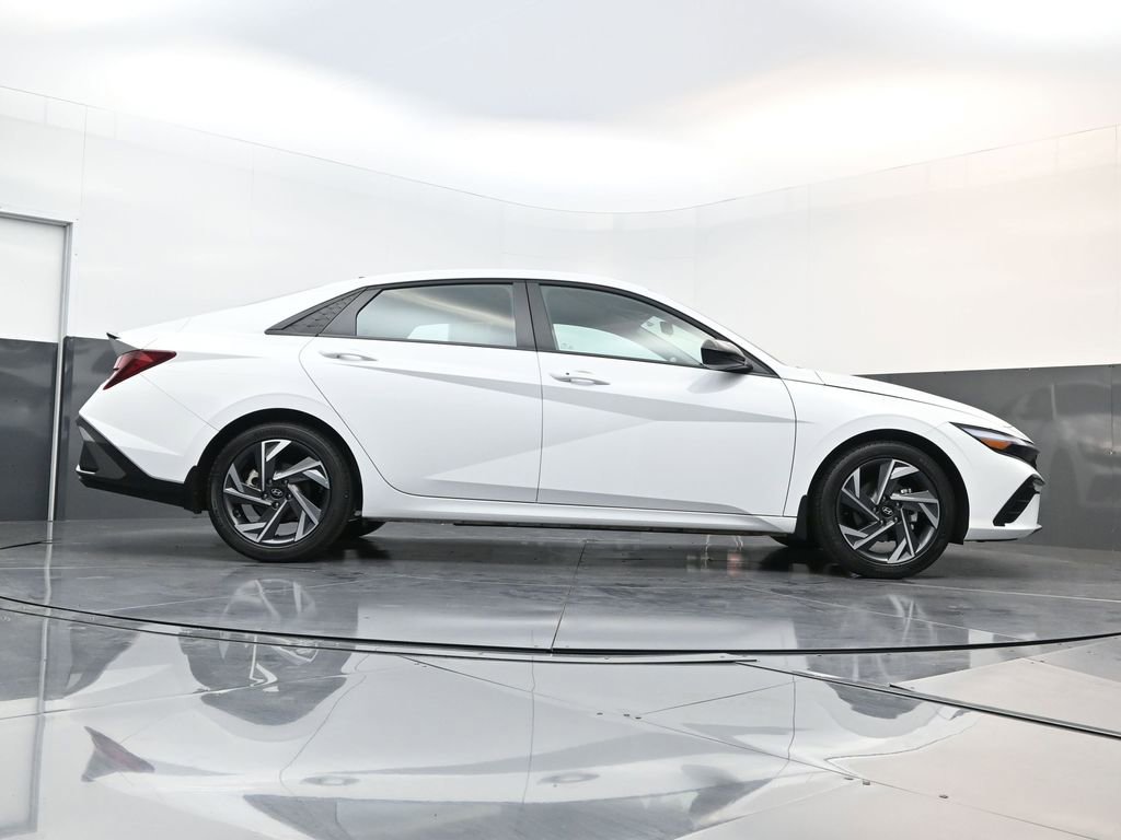 Used 2025 Hyundai Elantra Sport image 22